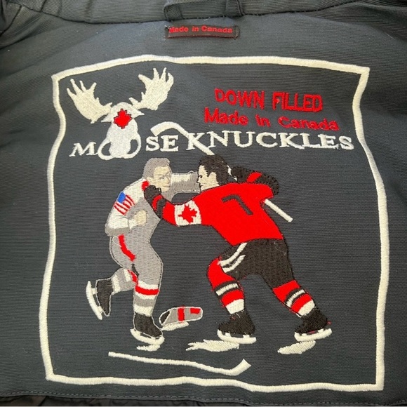 Moose Knuckles Black Ski Jacket with White Fur Trim size small - Picture 5 of 12